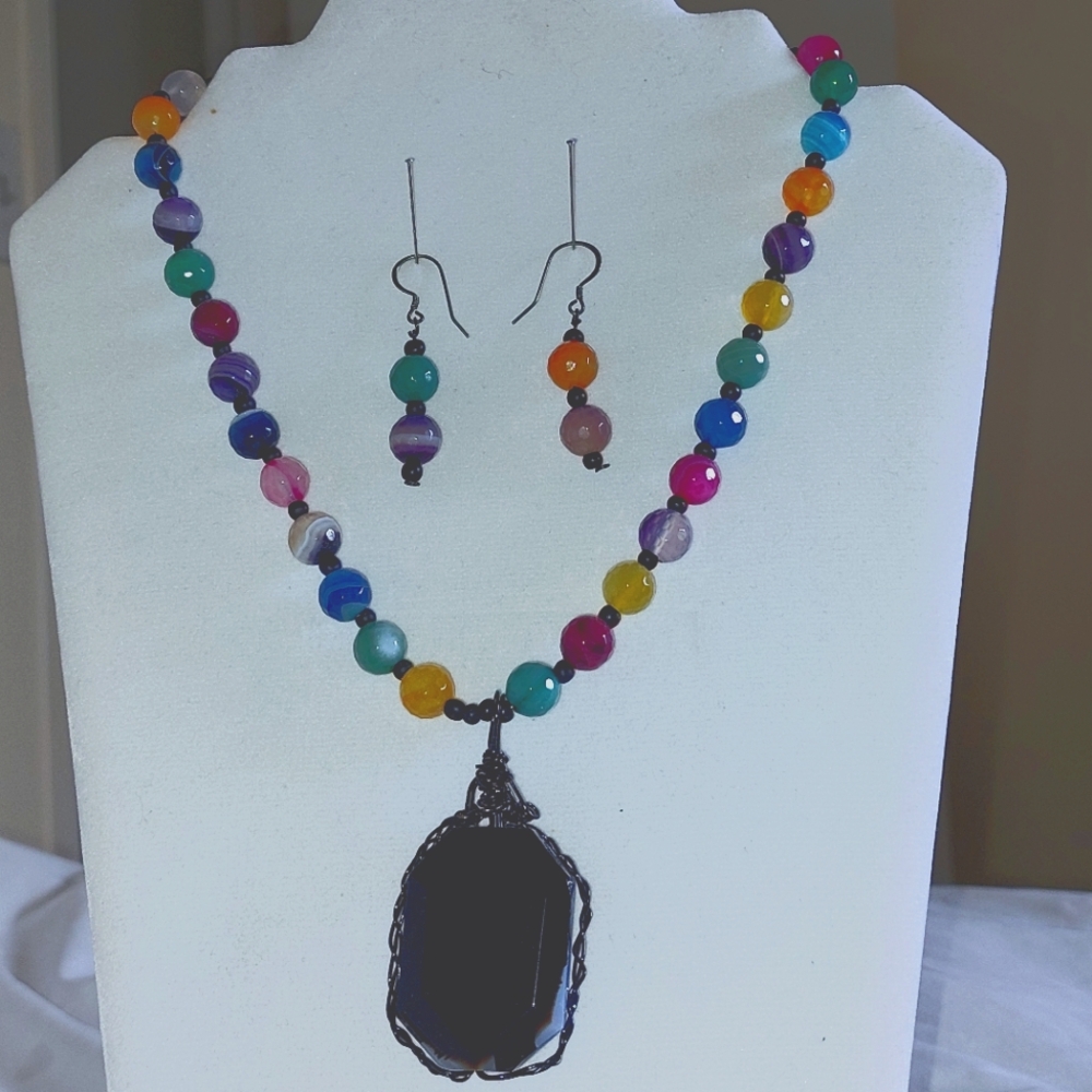 Beaded necklace and earring set